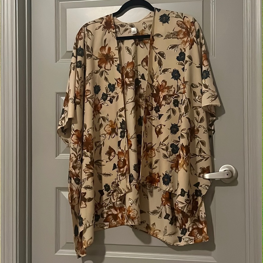 Floral kimono. L